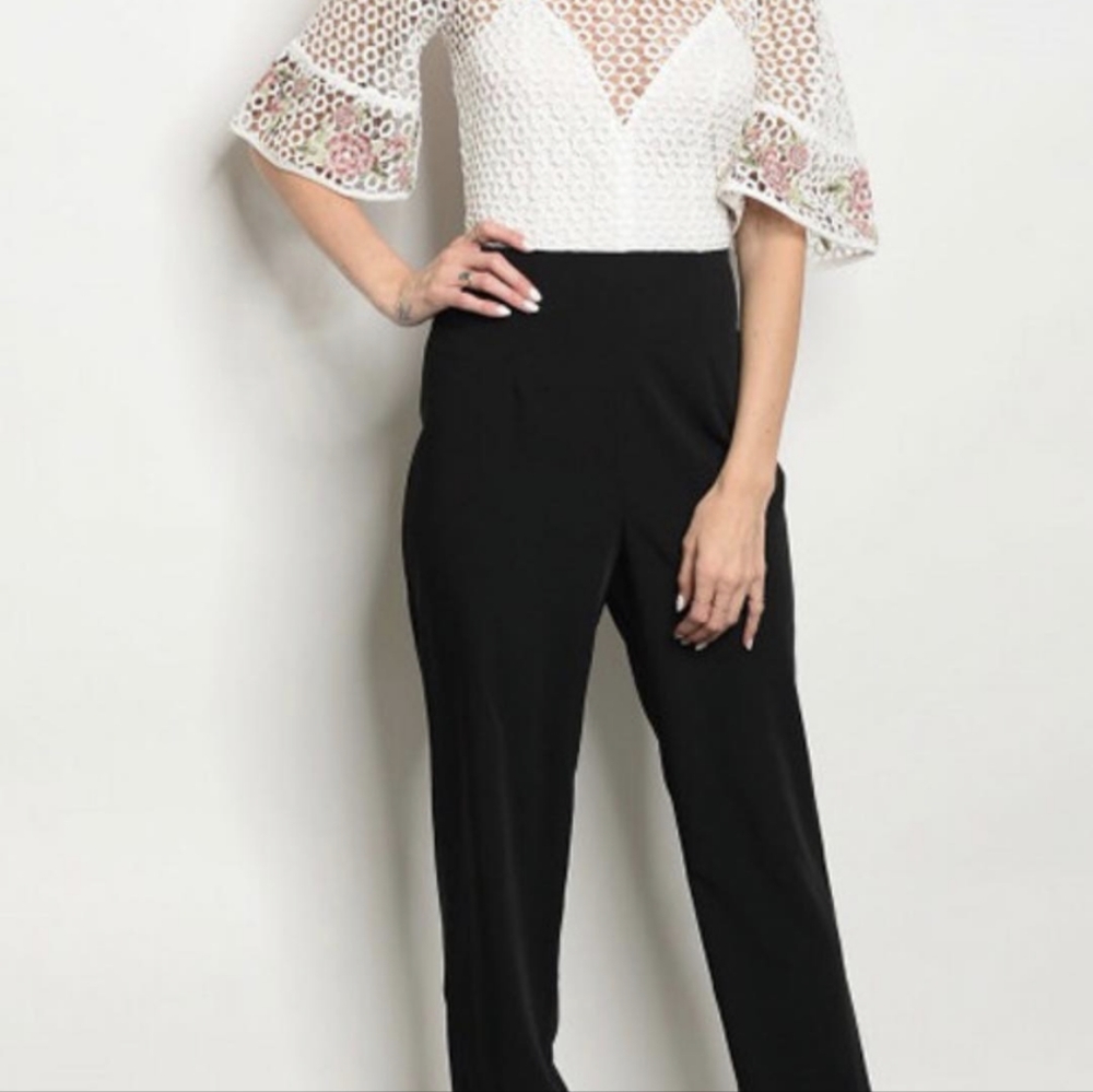 Eyelet Dressy jumpsuit Romper - size medium NWT